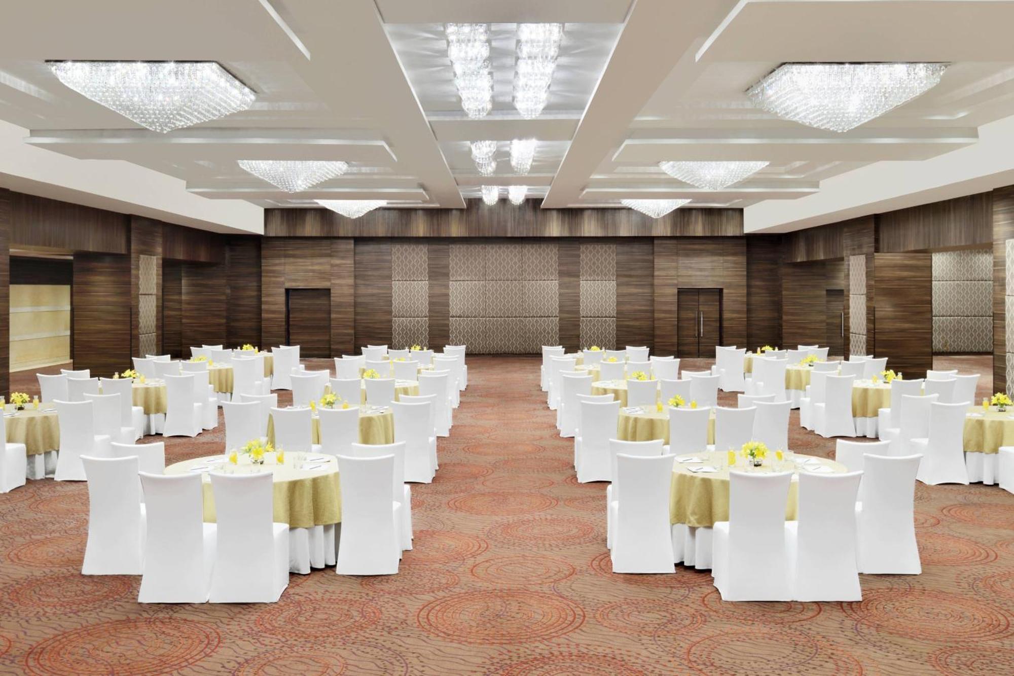 Jaipur Marriott Hotel Buitenkant foto The Grand Ballroom