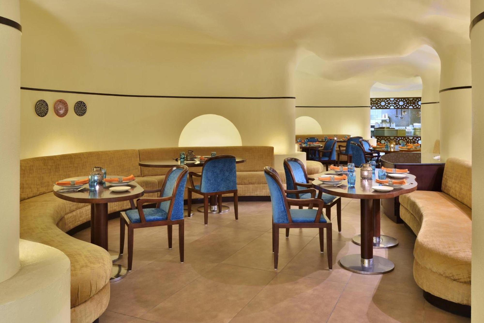 Jaipur Marriott Hotel Buitenkant foto The restaurant