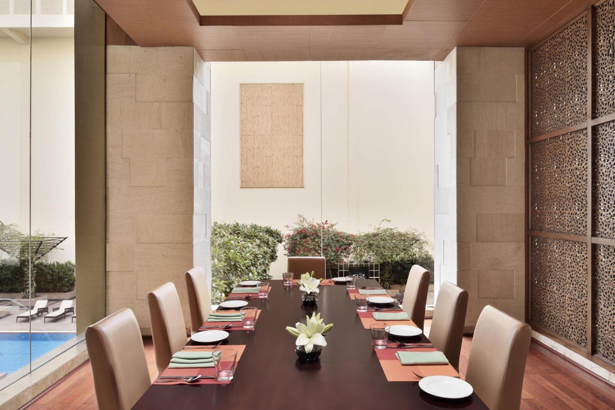 Jaipur Marriott Hotel Buitenkant foto The Club Lounge at the Taj Mahal Palace