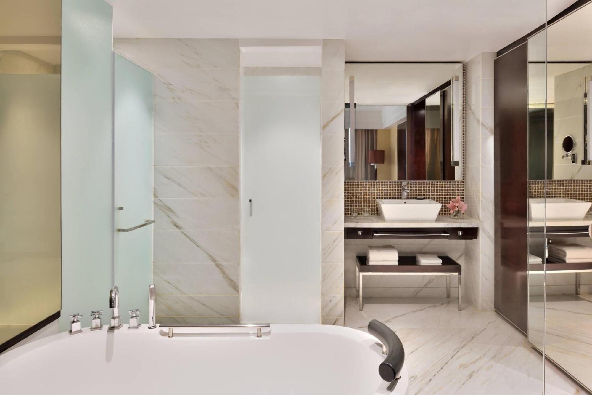 Jaipur Marriott Hotel Buitenkant foto Bathroom