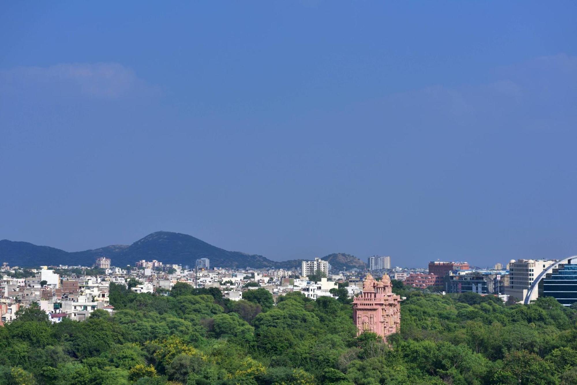 Jaipur Marriott Hotel Buitenkant foto View of the city